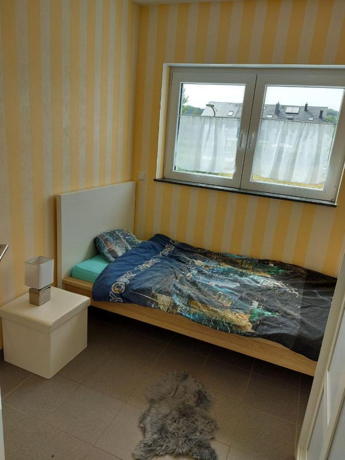 Homestay Several Different Rooms, Newly Furnished, In A New House In *