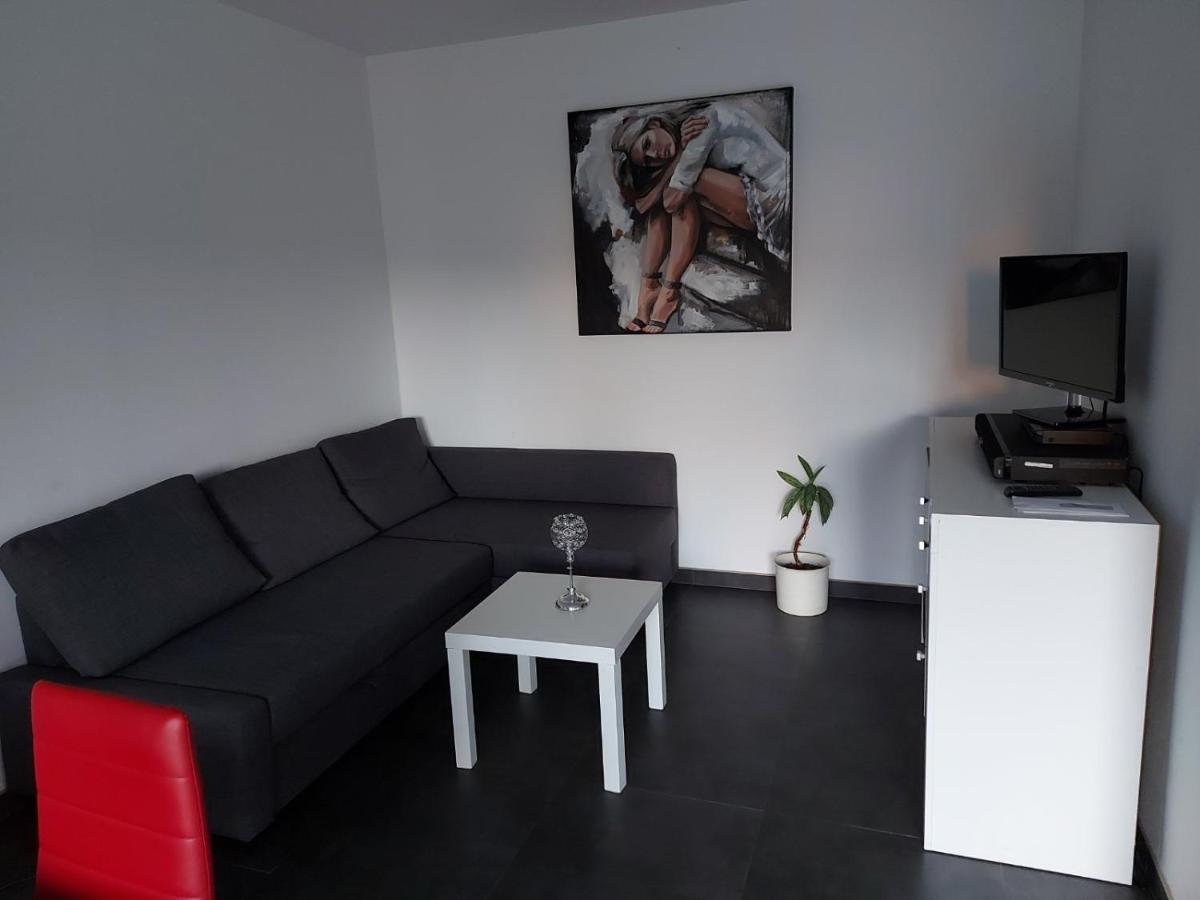 Several Different Rooms, Newly Furnished, In A New House In Homestay *