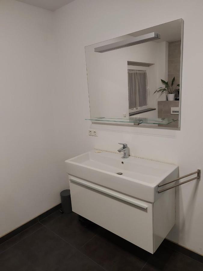 Several Different Rooms, Newly Furnished, In A New House In Homestay *